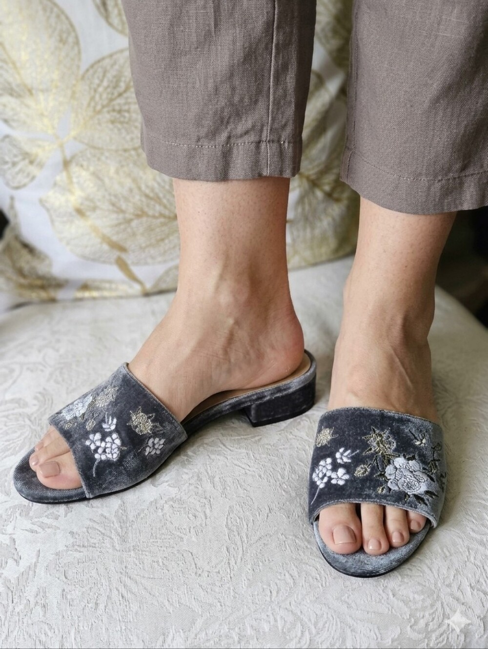 Zigi Soho Emalie Velour Velvet Floral Slides 7.5